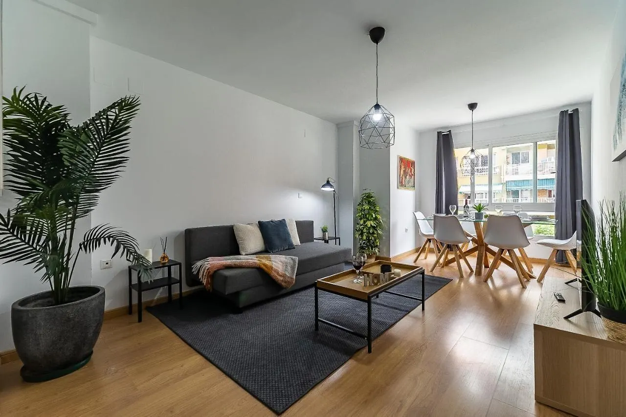 Premium El Palo Apartment Near The Beach With Parking location